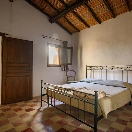 Foresteria Di Carboni Hébergement de vacances *